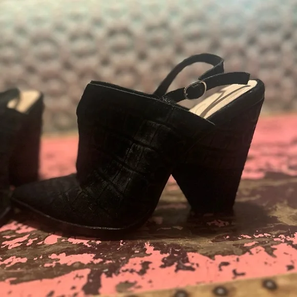 42 GOLD Unique Black heeled mule Women’s Sz 7 - Picture 4 of 9